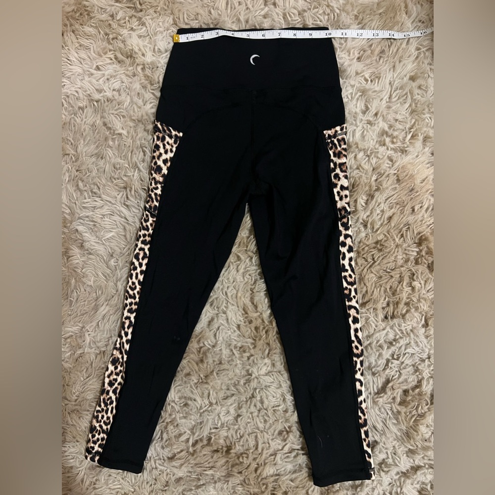 Zyia Brilliant cropped leggings. Never worn. New without tags